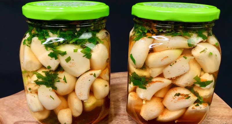 Usturoi murat la borcan – perfect pentru tot anul