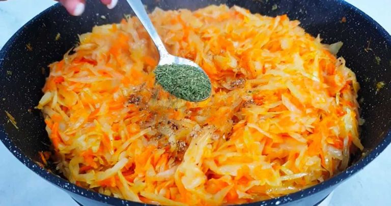 Varză călită – rețetă de post. Iese extraordinar de bună și gustoasă!